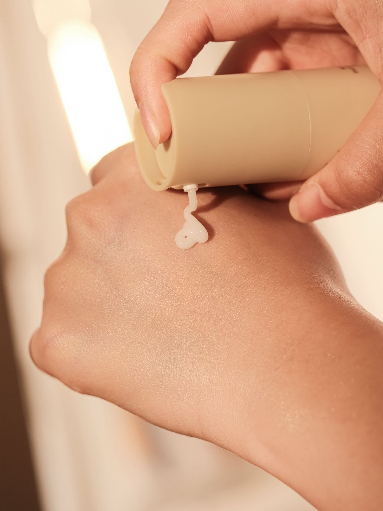 玉潤私密美白精華乳 - LEMOI - PEAU